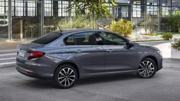 Второто място е за Fiat Tipo 1.6 MultiJet, чийто разходен коефициент на километър, изчислен от ACI, е равен на 0,4393 евро/км . Наскоро върнат на пазара само в конфигурация седан с четири врати, Tipo е  дълъг 4,53 метра и широк 1,79 метра - с капацитет на багажника от 520 литра. 

Задвижва се от двигателя Fiat MultiJet, в случая предлаган в класическата 1.6-литрова конфигурация за мощност от 131 к.с. и въртящ момент от 320 Нм, а разходът на гориво е 4.7 л/100 км.